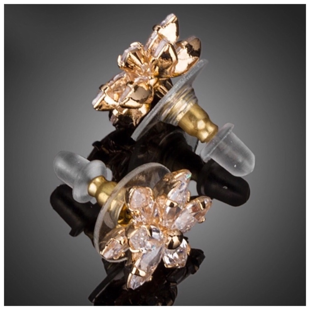 Swarovski Crystals The Zilya Flower Earrings - Picture 4 of 5